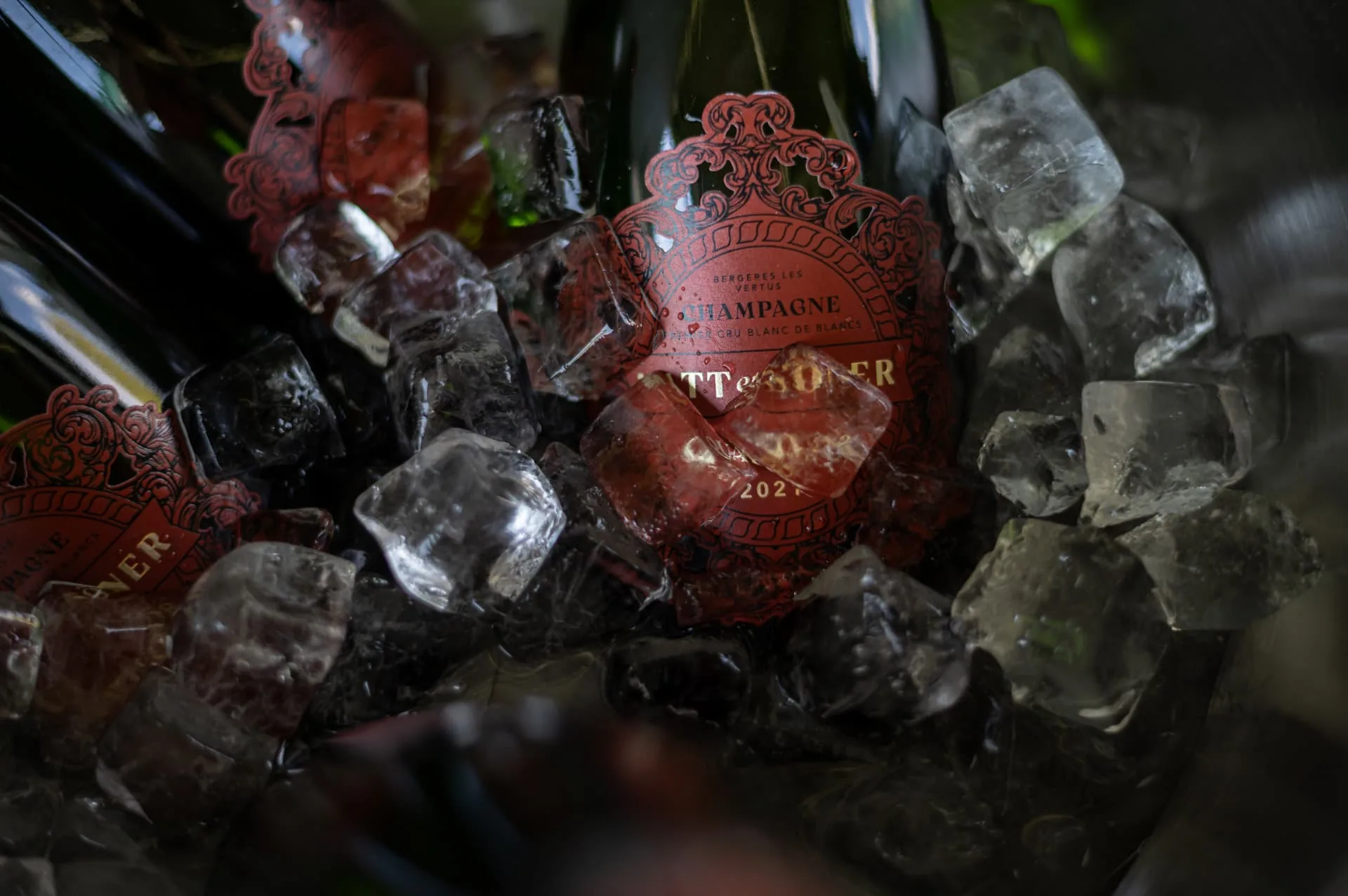 Champagneflaskor på is